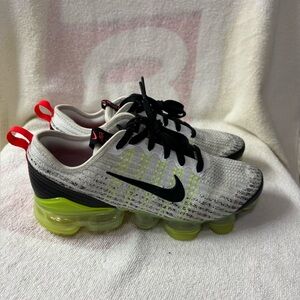 Nike Air VaporMax Flyknit 3
Retro Future Youth Sz 5 / Women’s Sz 6.5